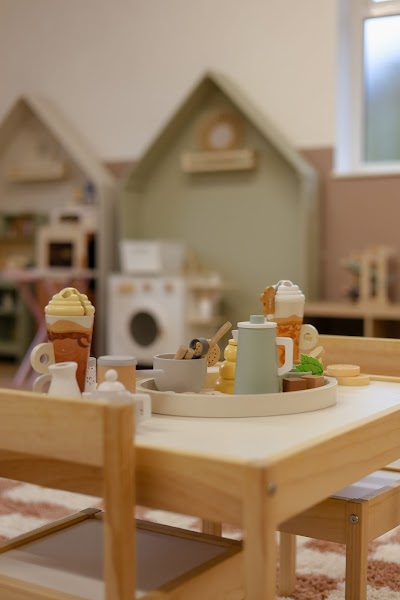 The Minis Who Play