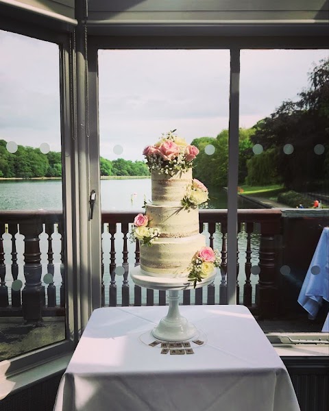 The Lakeside Café